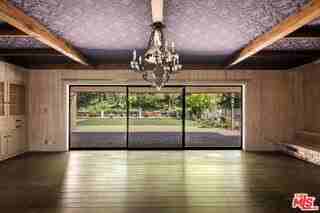 1110 Sutton Way - Photo 7 of 8
