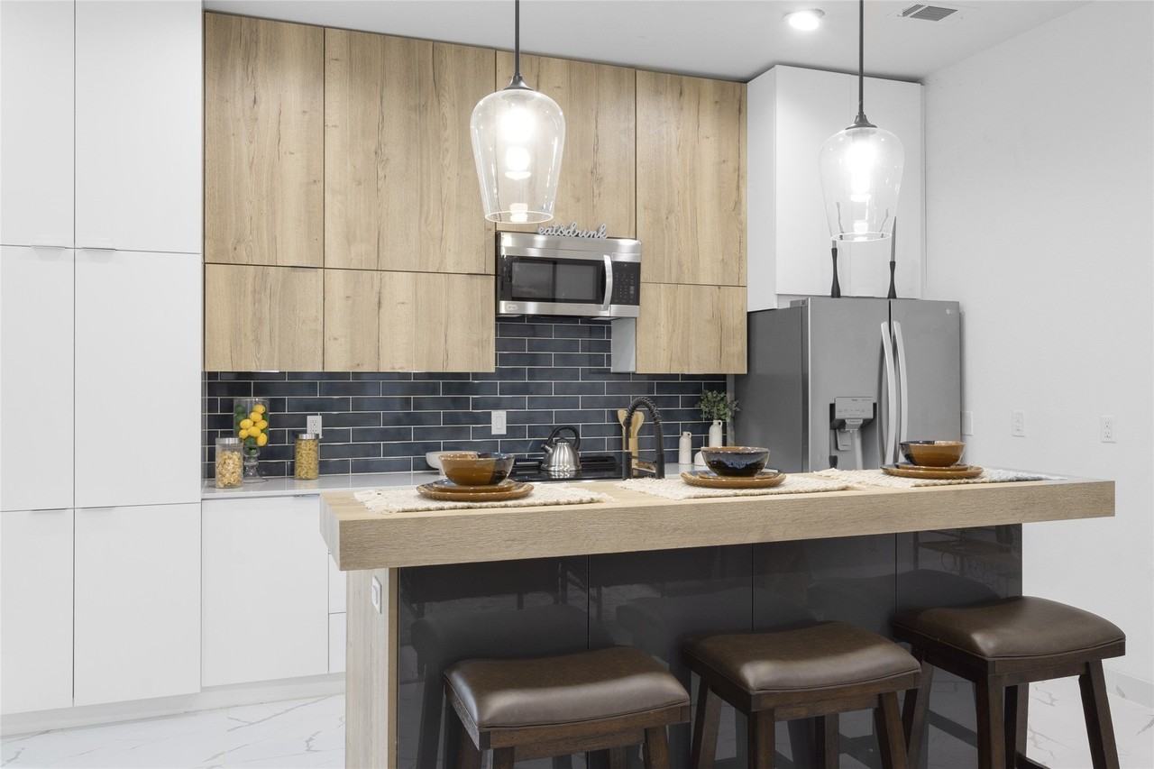 4314 Roseland Ave #101 - Photo 5 of 20