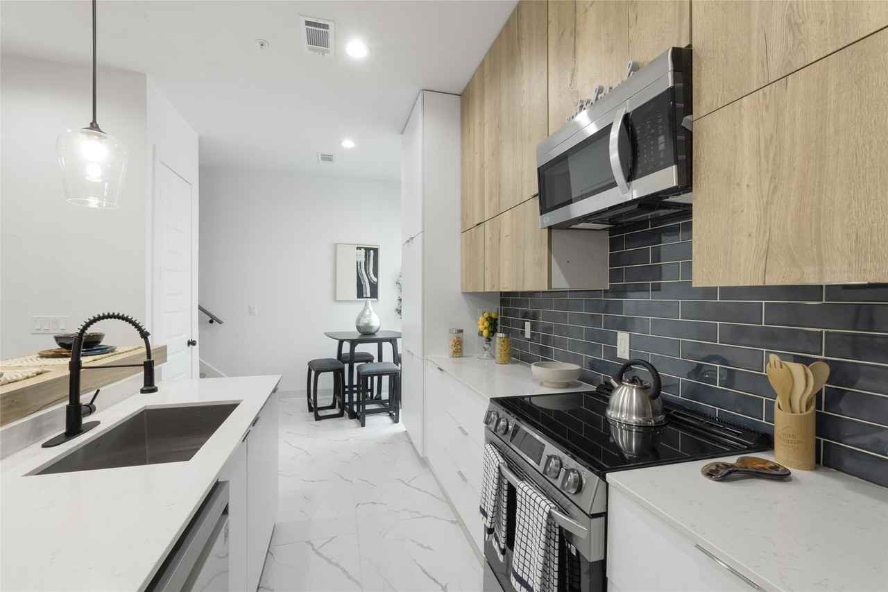 4314 Roseland Ave #101 - Photo 7 of 20