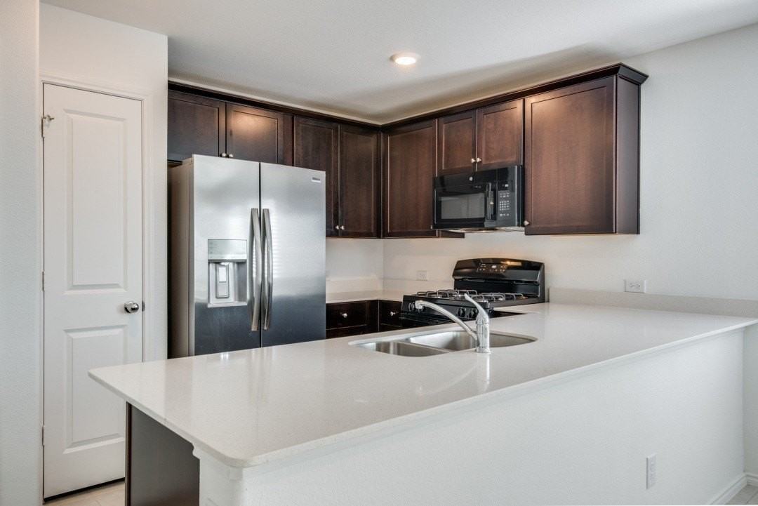 7516 Larson Ln - Photo 6 of 23