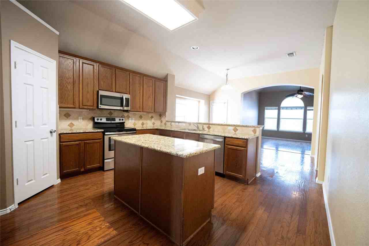 5521 Riverview Dr - Photo 7 of 31