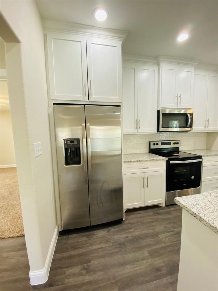 821 W Nelson St - Photo 4 of 13