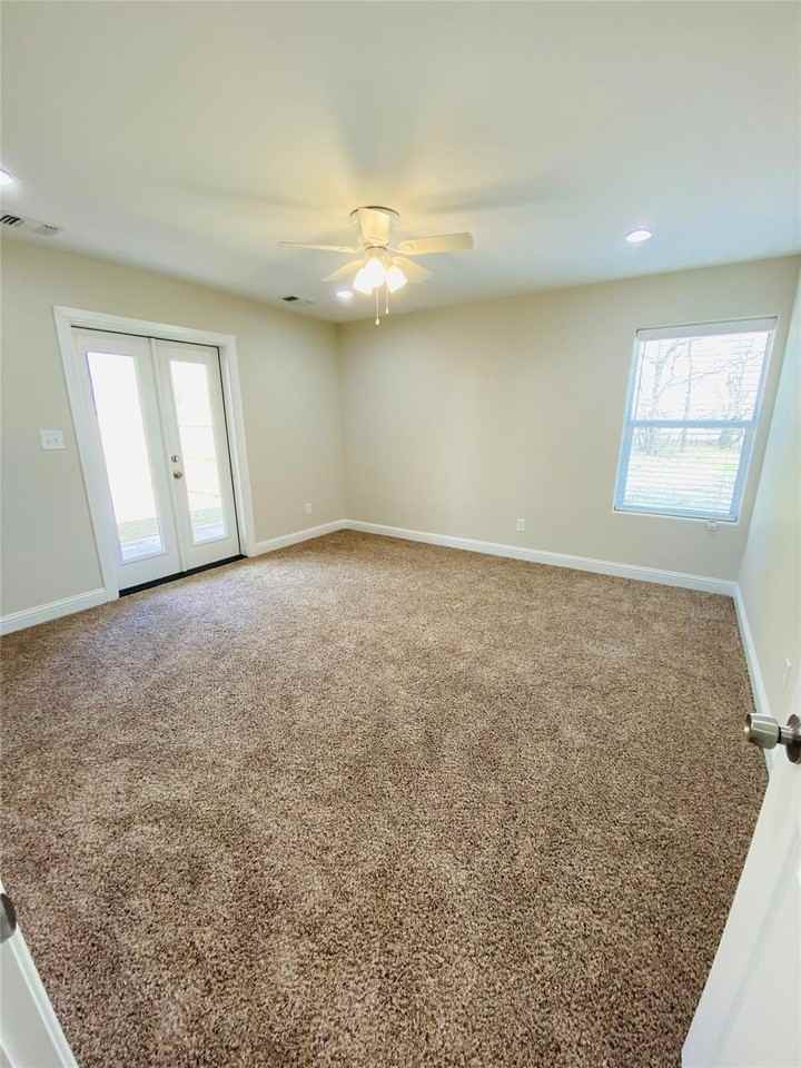 821 W Nelson St - Photo 6 of 13