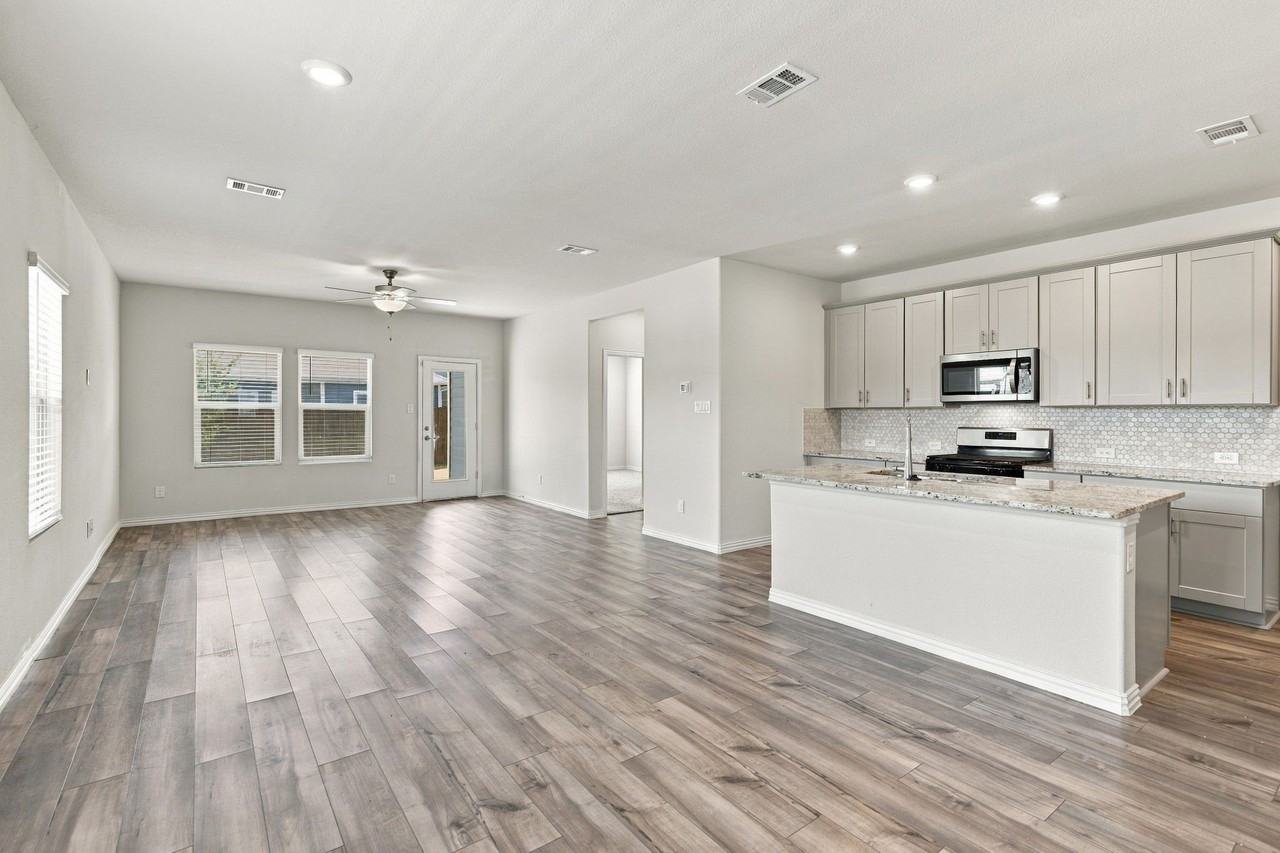 1801 Ash Oak Ln - Photo 2 of 15