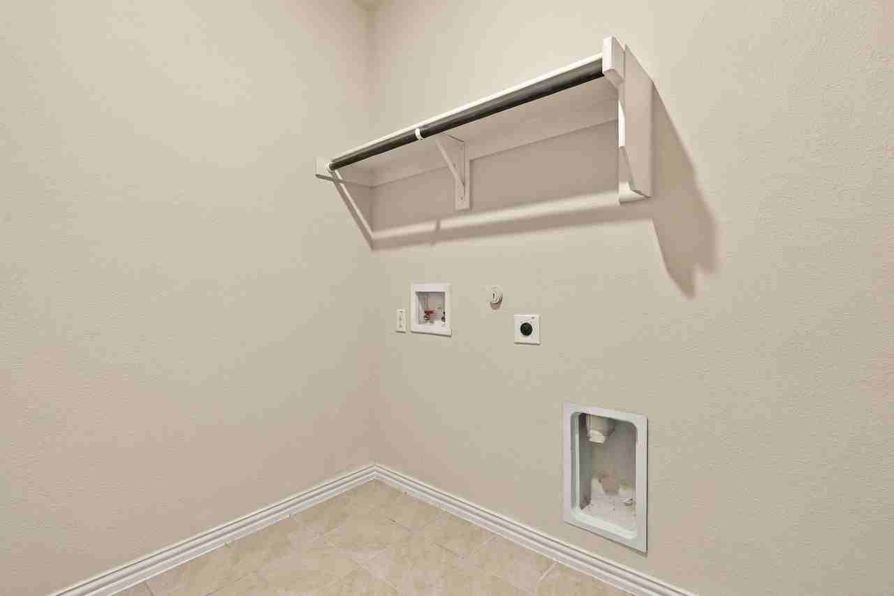 1801 Ash Oak Ln - Photo 6 of 15
