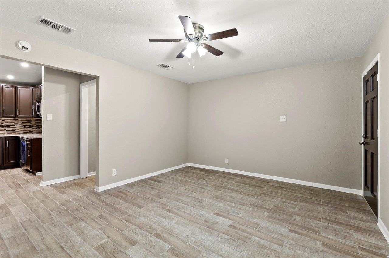7425 S College Cir - Photo 3 of 19