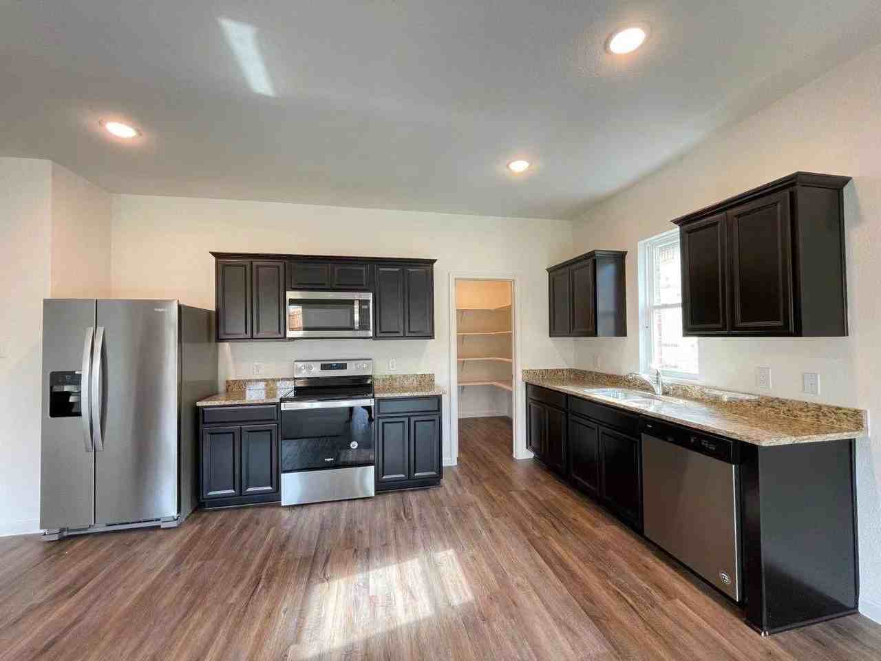 821 Cedar Elm Dr - Photo 4 of 14