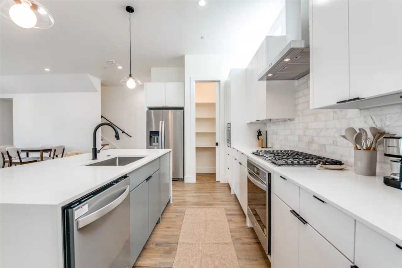 2915 Lucas Dr #102 - Photo 3 of 10