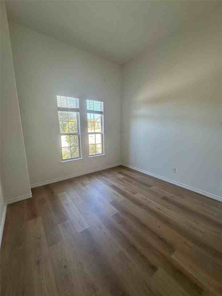 10101 Blanco Rd - Photo 5 of 16