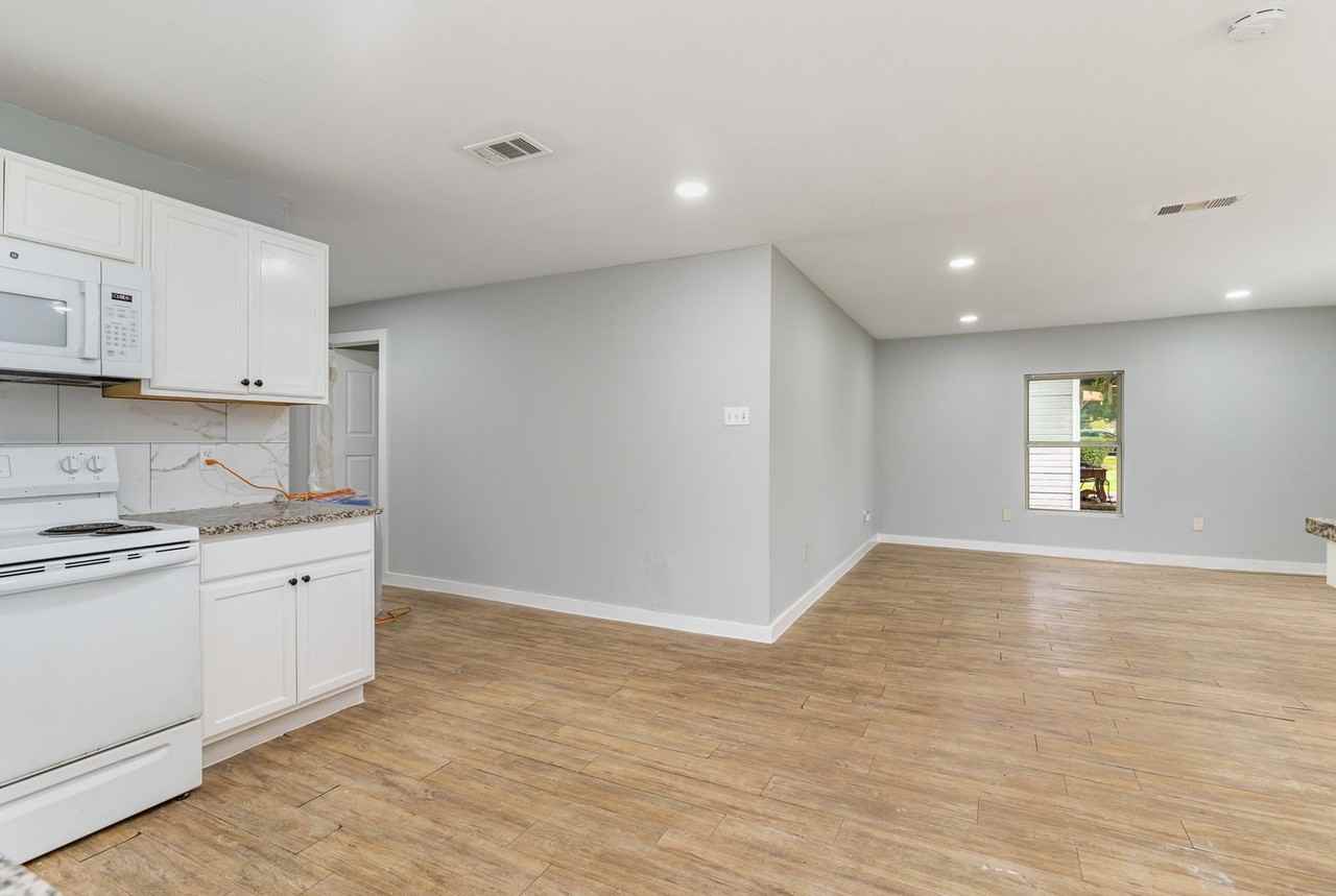 1322 Galloway Ave - Photo 3 of 11