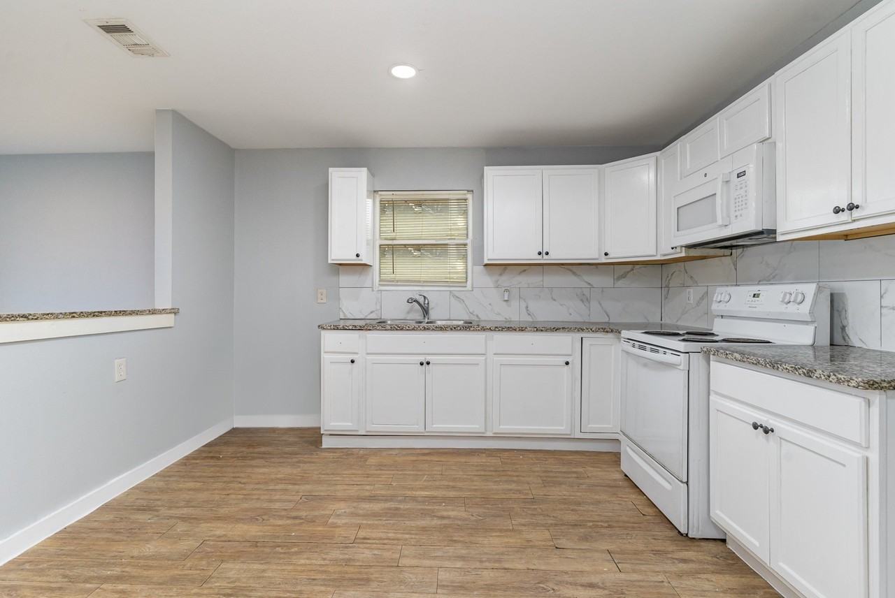 1322 Galloway Ave - Photo 4 of 11