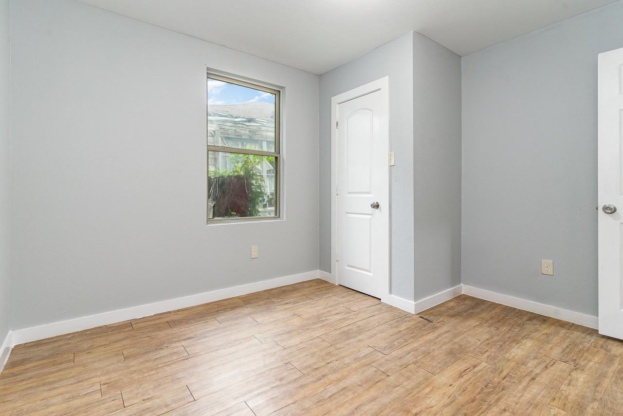 1322 Galloway Ave - Photo 7 of 11