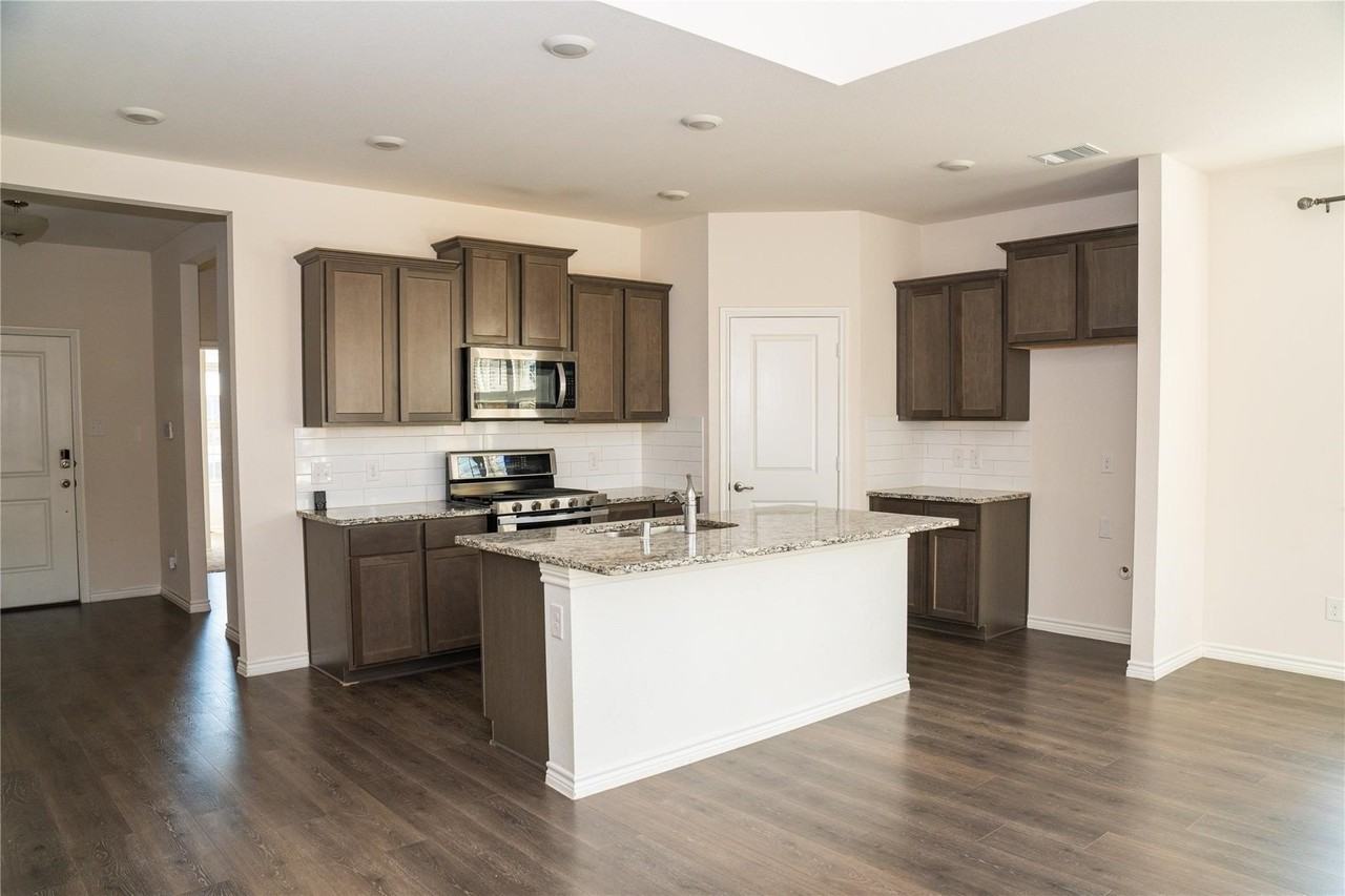 518 Saddle Club Way - Photo 3 of 30