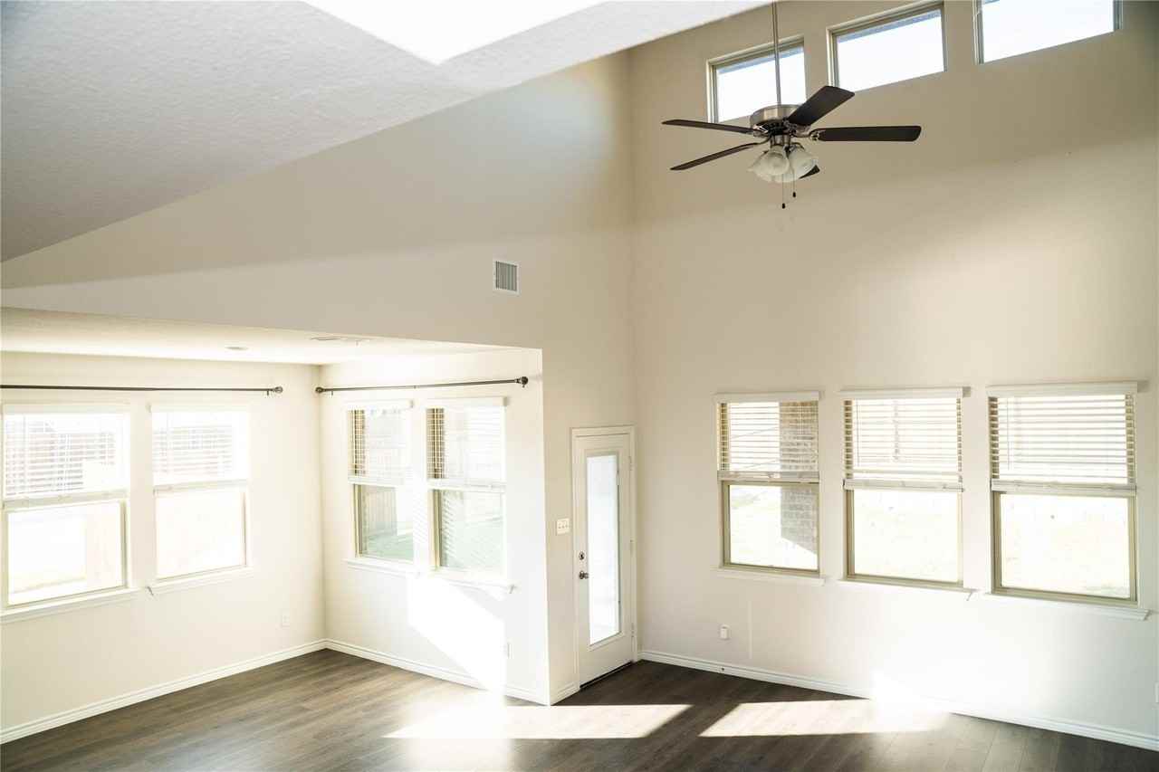 518 Saddle Club Way - Photo 4 of 30