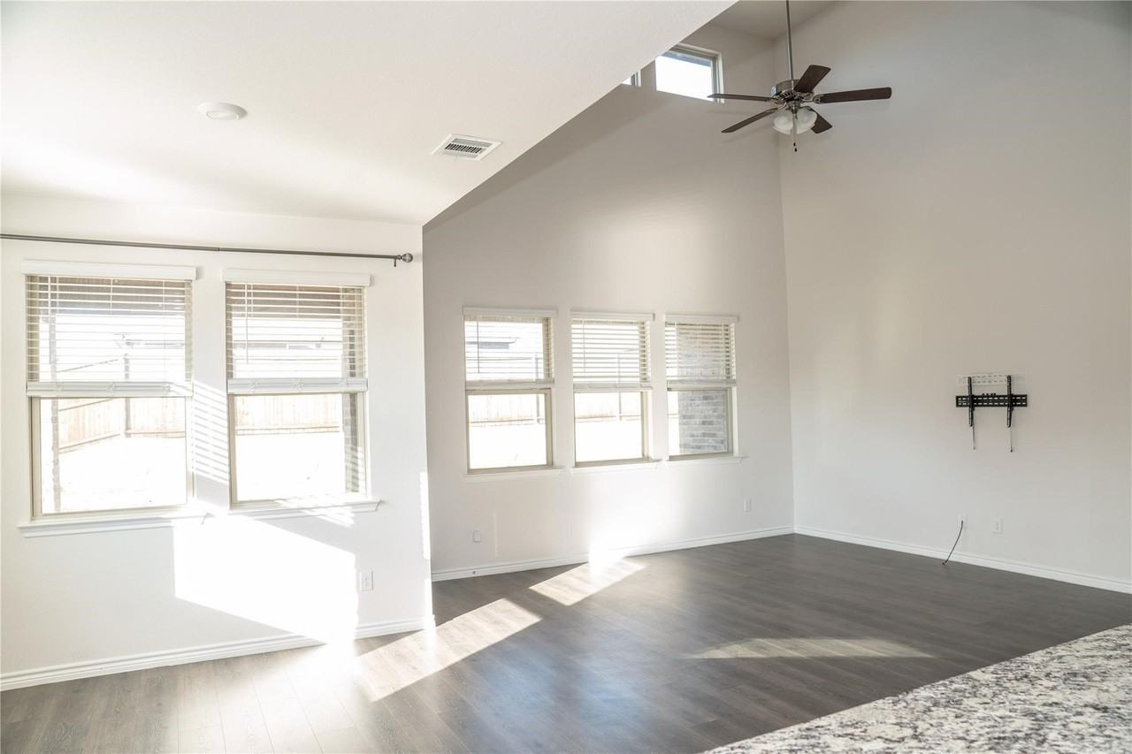 518 Saddle Club Way - Photo 6 of 30