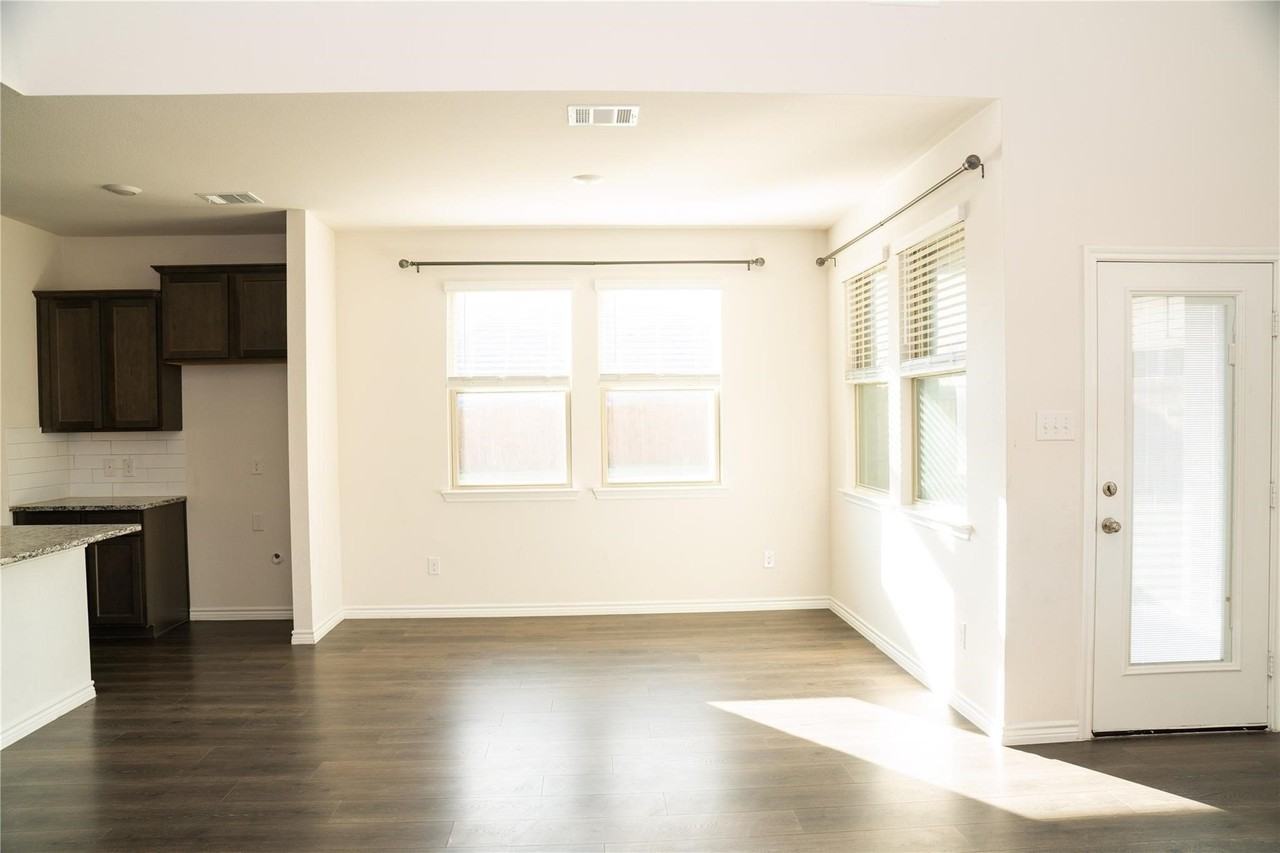 518 Saddle Club Way - Photo 7 of 30