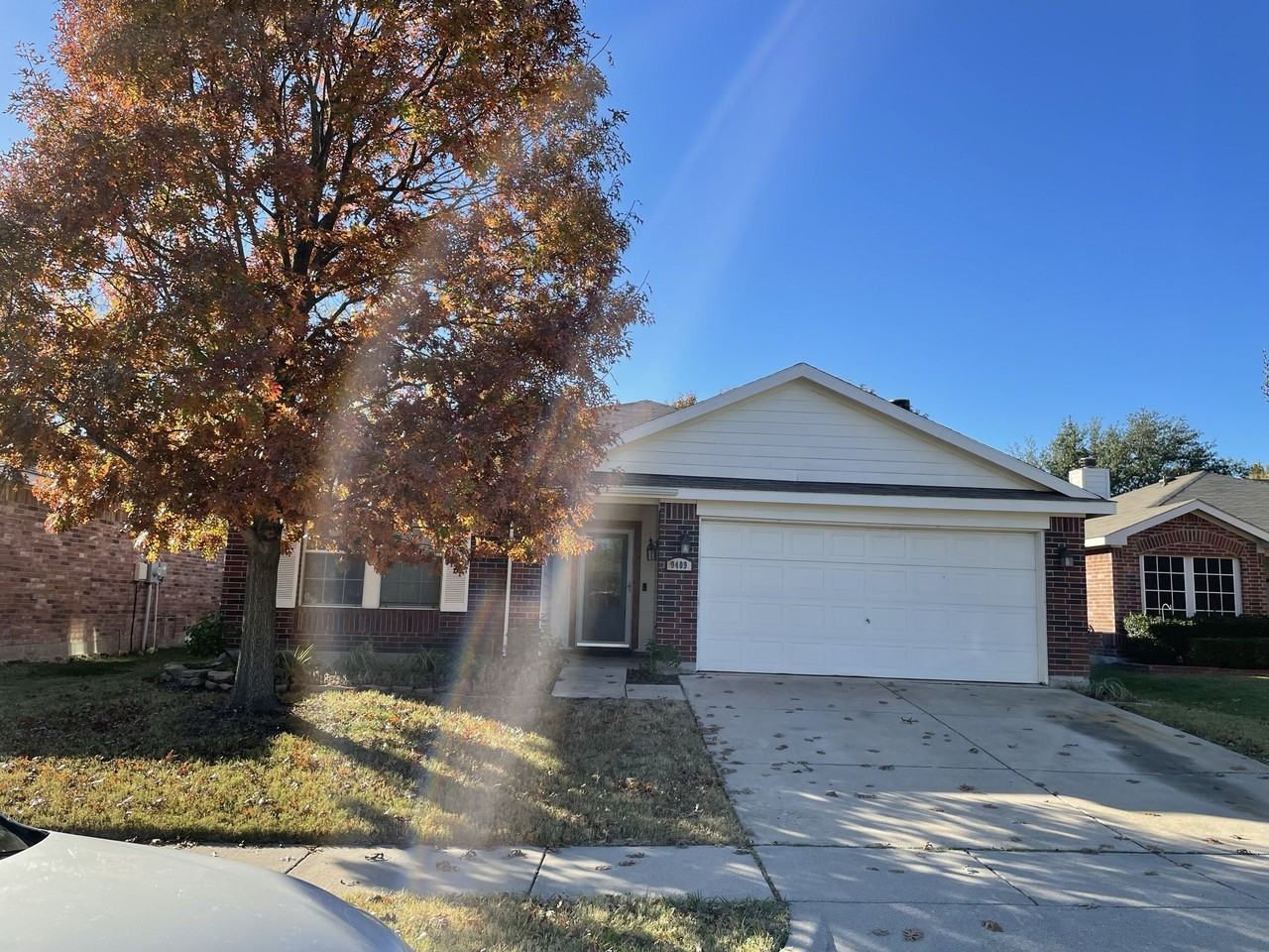 9409 Goldenview Dr - Photo 2 of 14