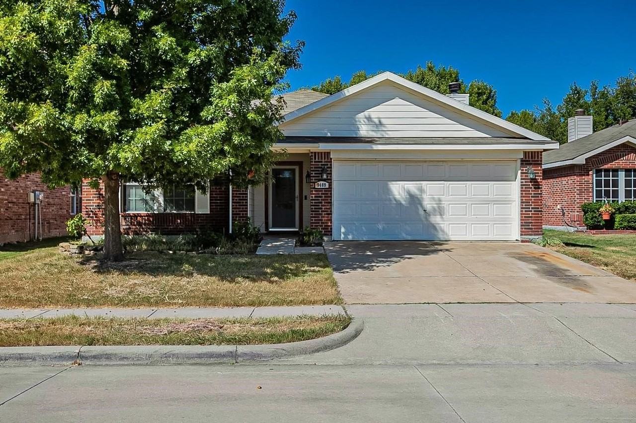 9409 Goldenview Dr - Photo 3 of 14