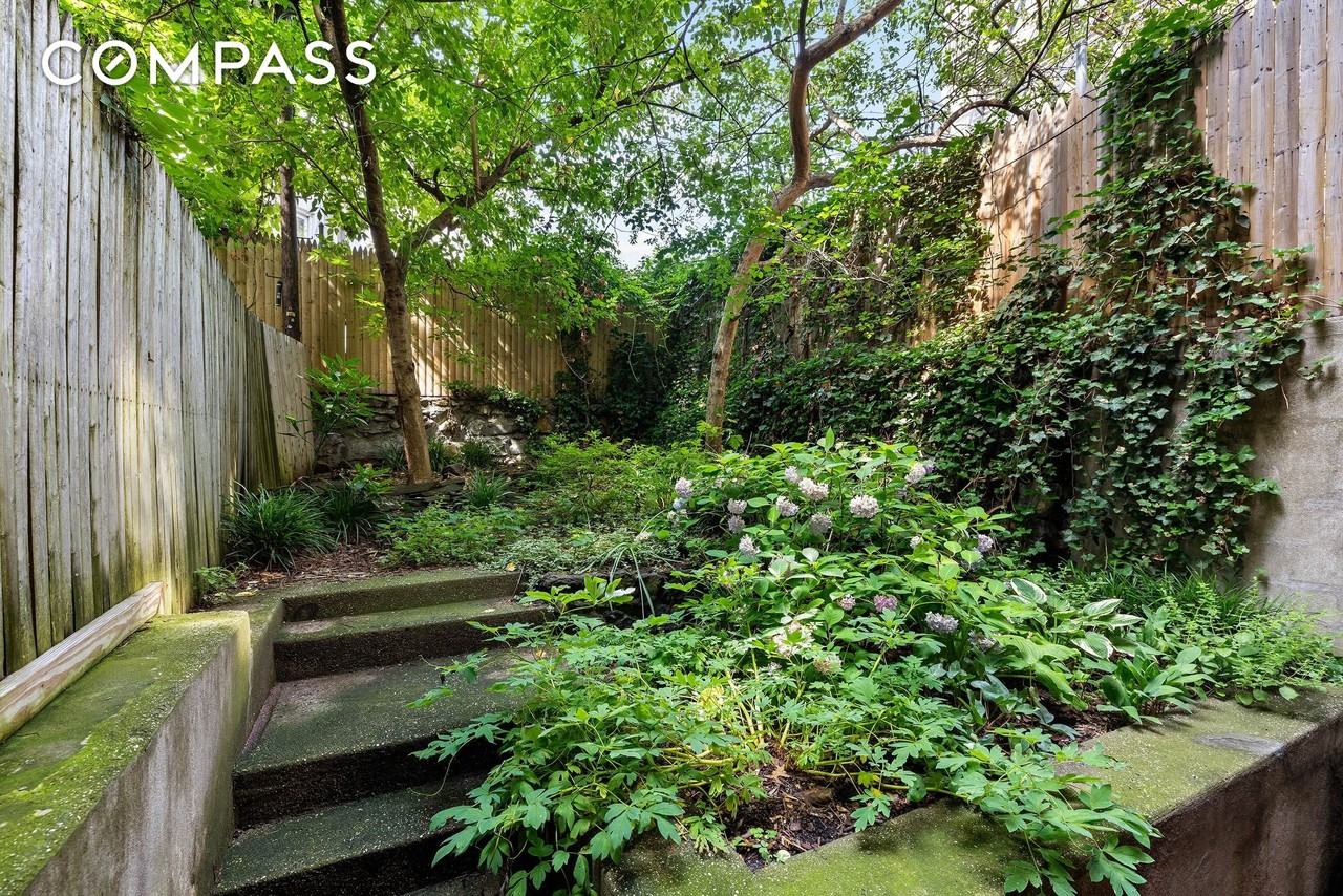 528 4th St #1A - Photo 7 of 11