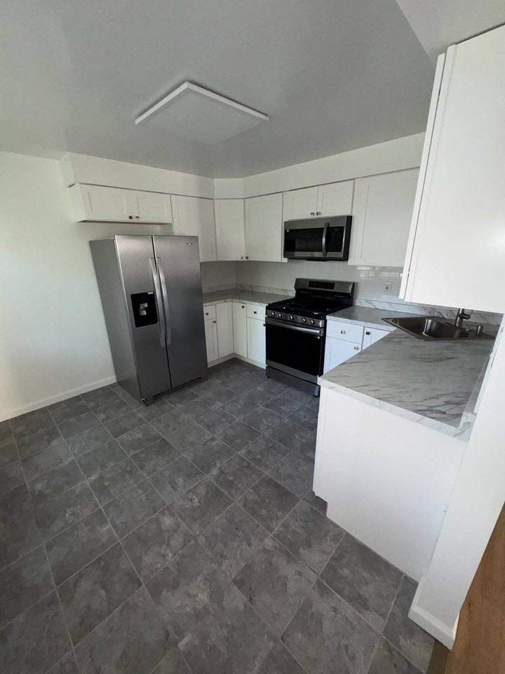 80 Cedarhurst Ave #06 - Photo 2 of 7