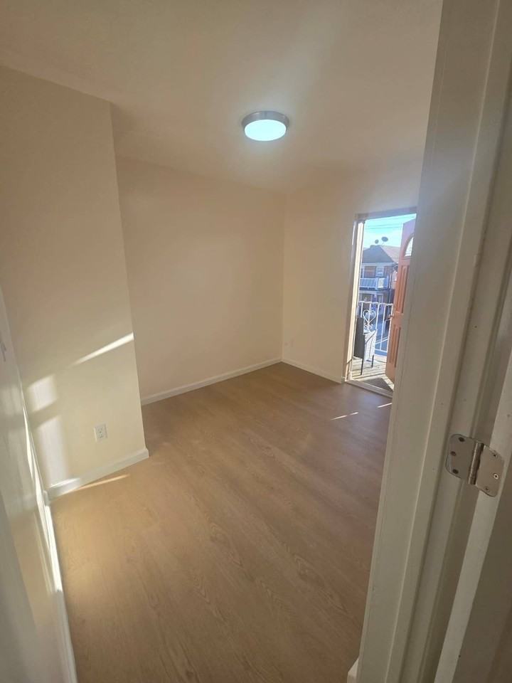 180 Beach 118th St - Photo 2 of 11