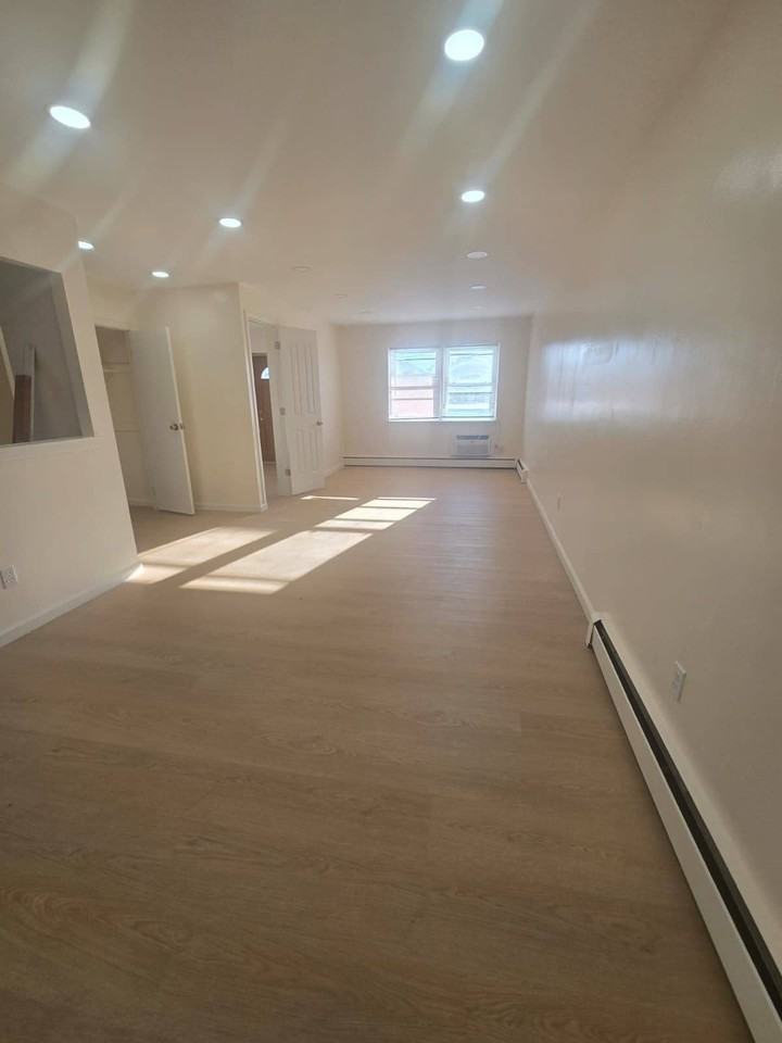 180 Beach 118th St - Photo 4 of 11