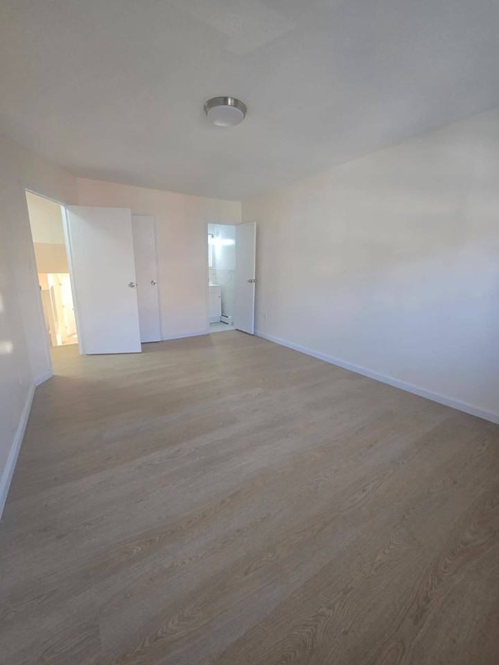 180 Beach 118th St - Photo 7 of 11