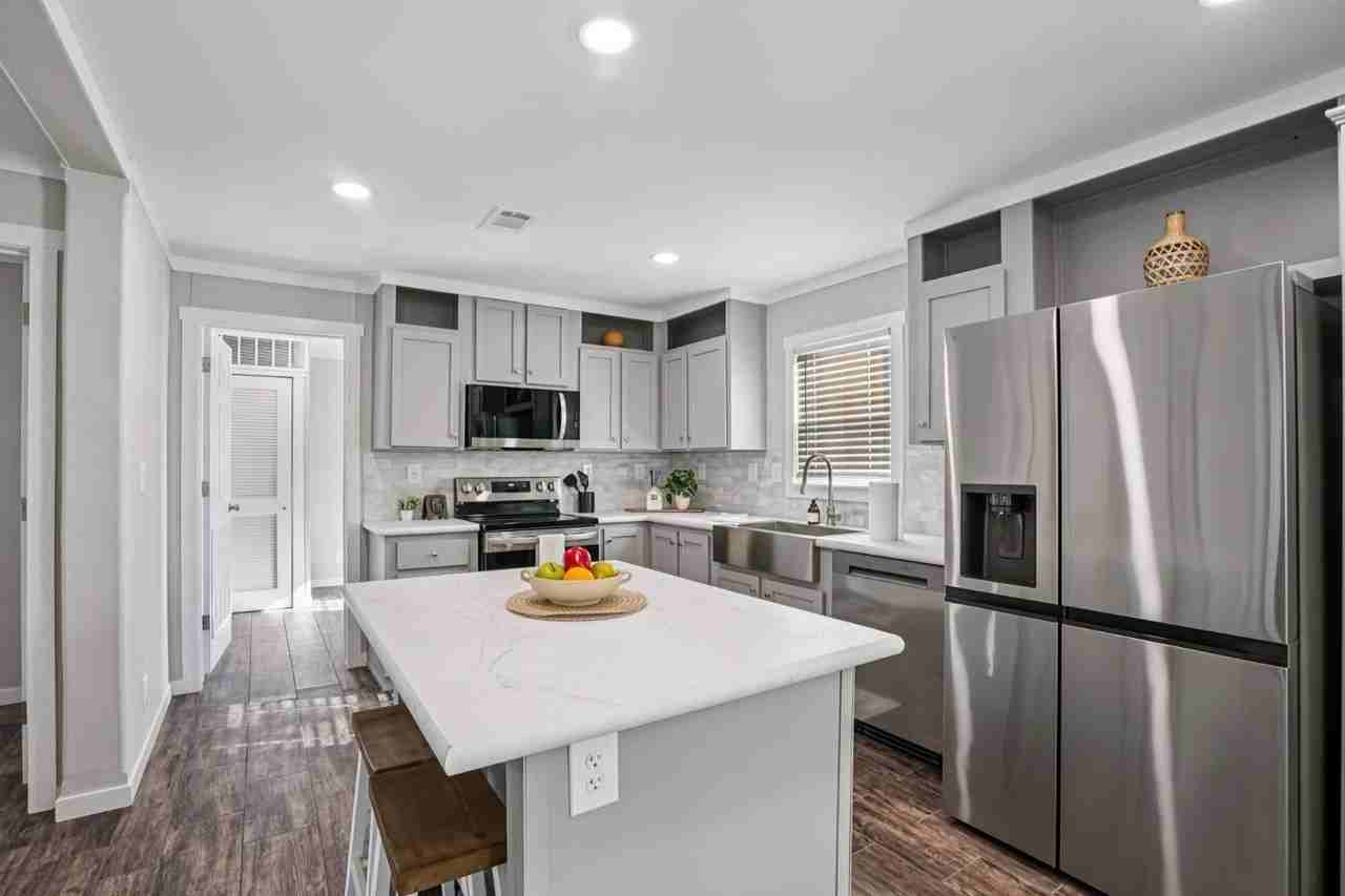 1621 American Dr - Photo 3 of 21