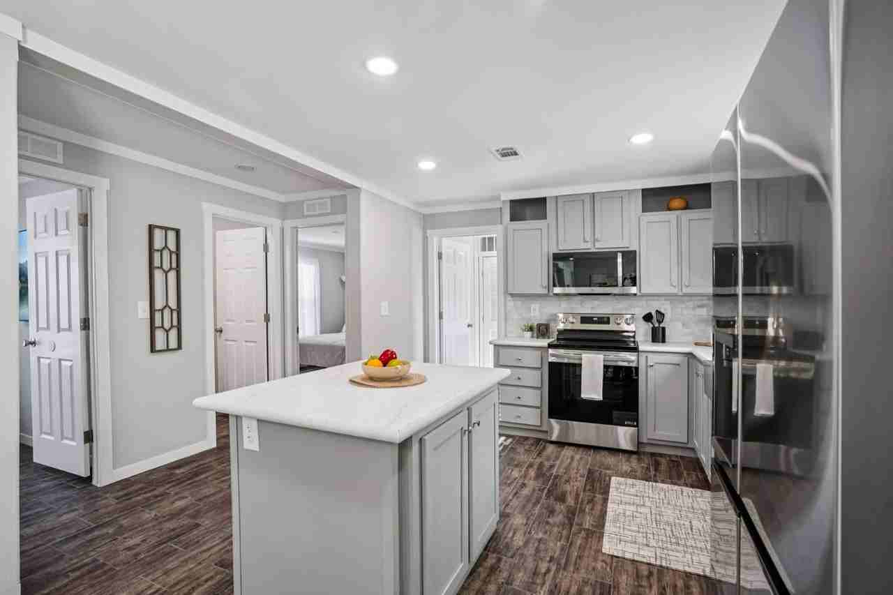 1621 American Dr - Photo 4 of 21