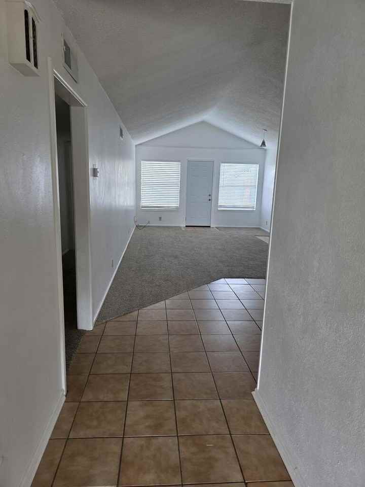 3220 Tanglewood Ln - Photo 2 of 25