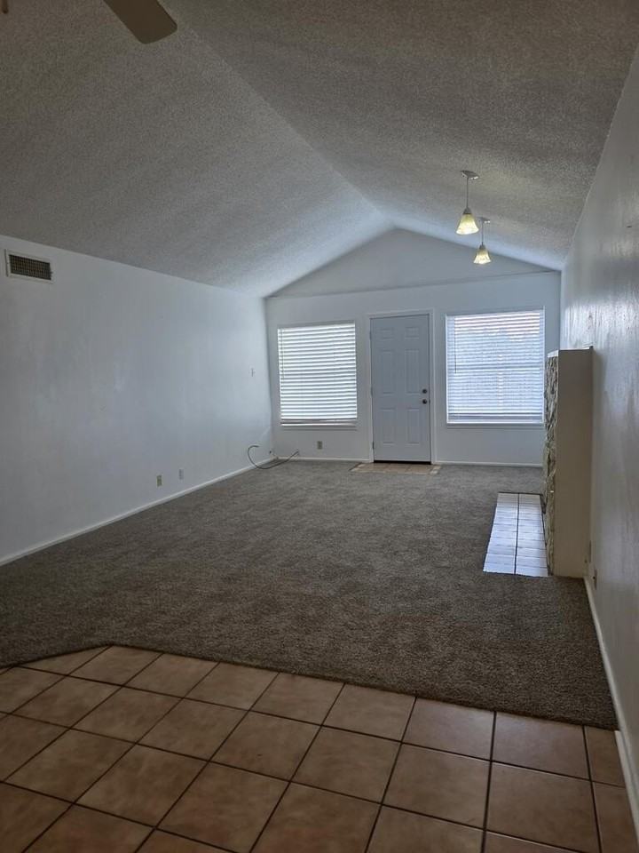 3220 Tanglewood Ln - Photo 3 of 25