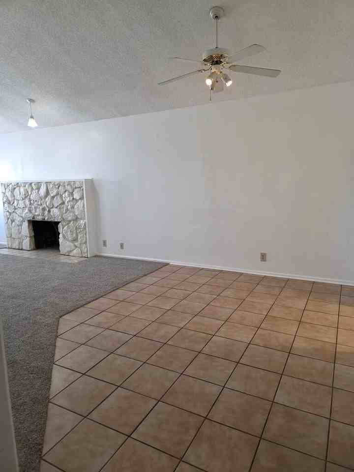 3220 Tanglewood Ln - Photo 4 of 25