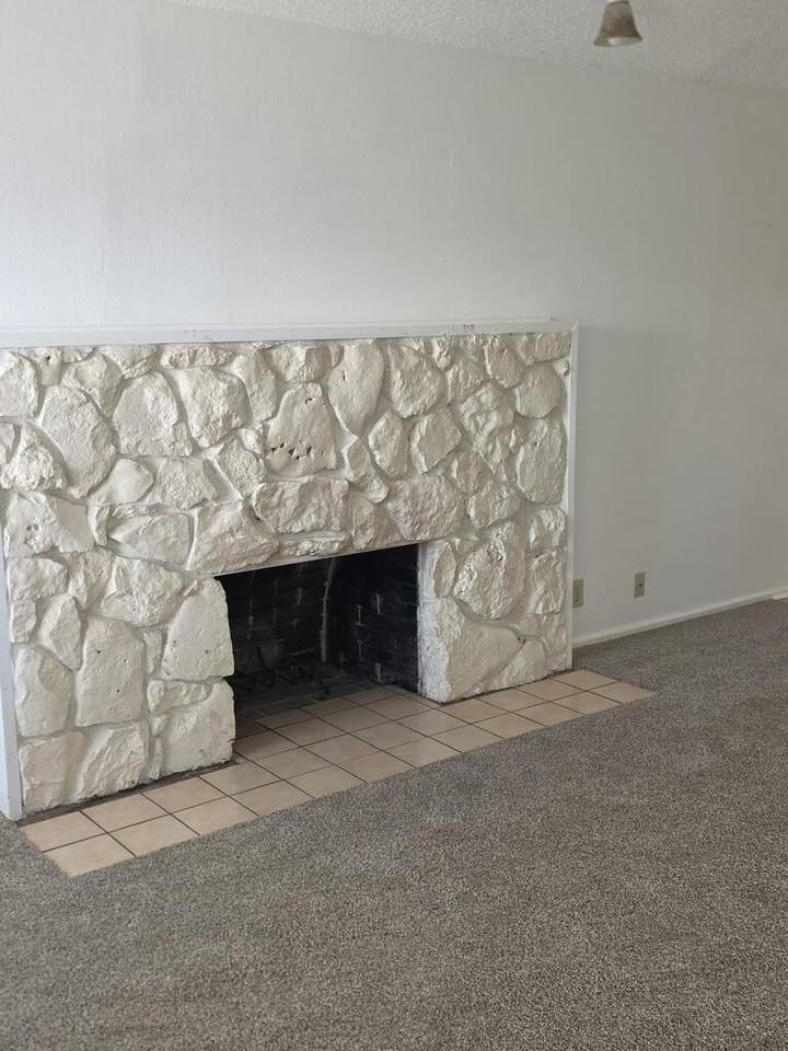3220 Tanglewood Ln - Photo 5 of 25