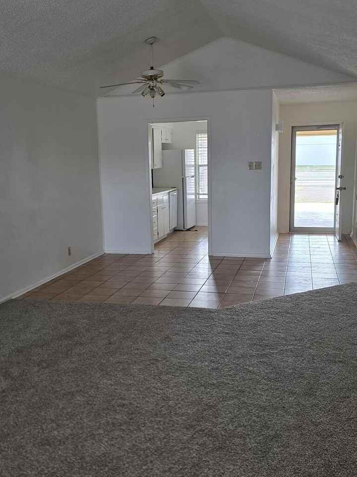 3220 Tanglewood Ln - Photo 6 of 25