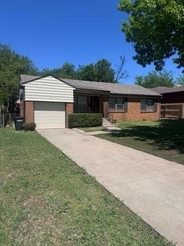 1103 Bedford Dr - Photo 2 of 10