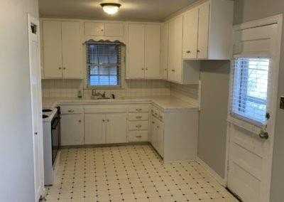 1103 Bedford Dr - Photo 4 of 10