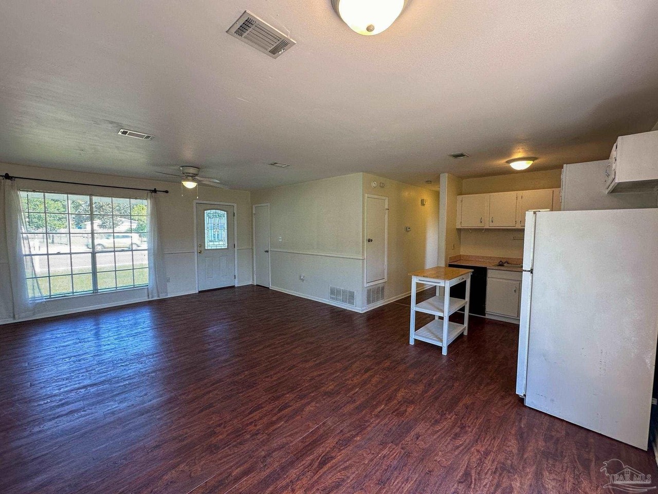 279 Airport Blvd - Photo 2 of 17