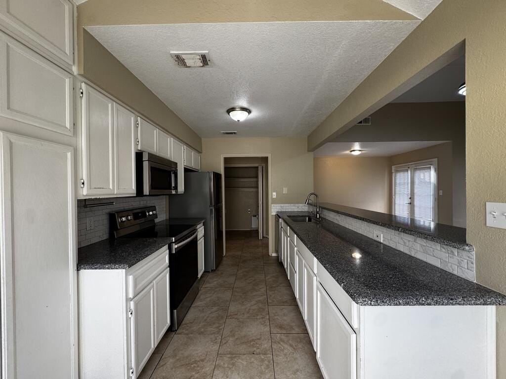 3611 Monclave Dr - Photo 3 of 19