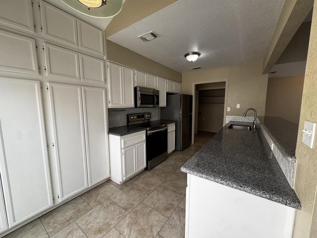 3611 Monclave Dr - Photo 4 of 19