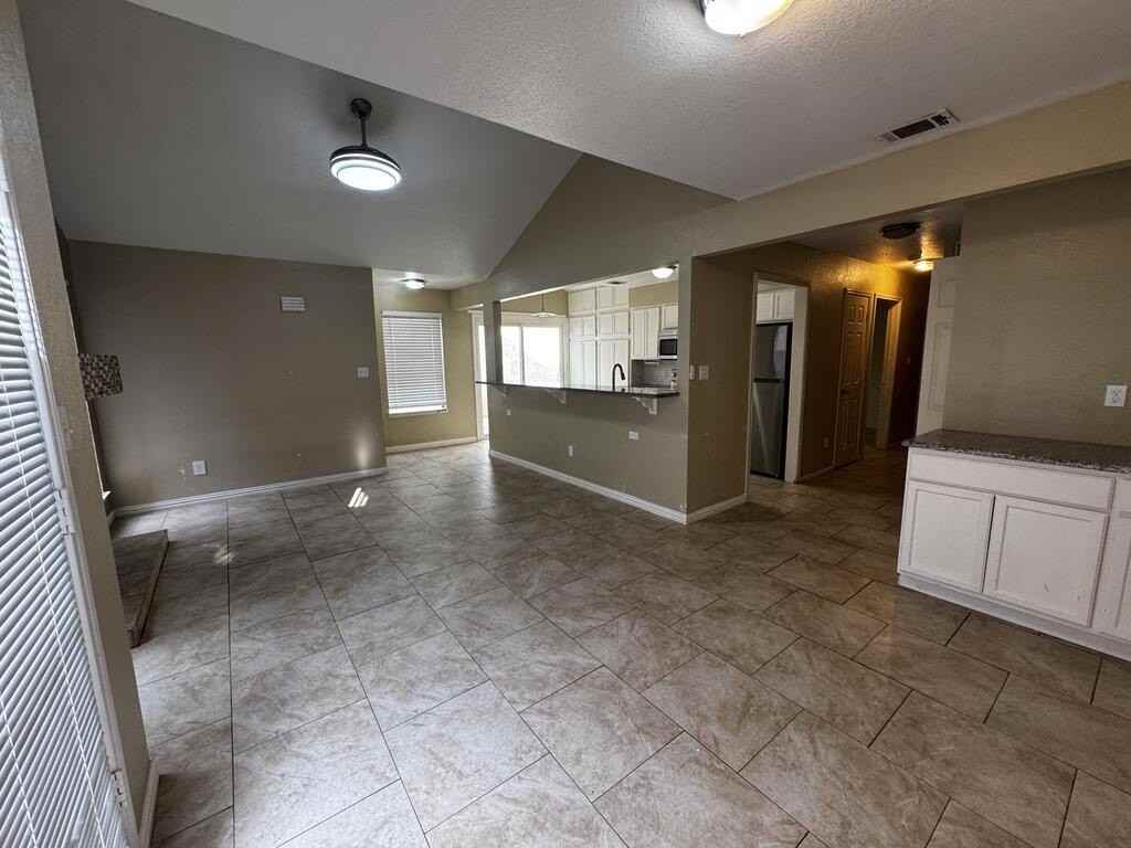 3611 Monclave Dr - Photo 5 of 19