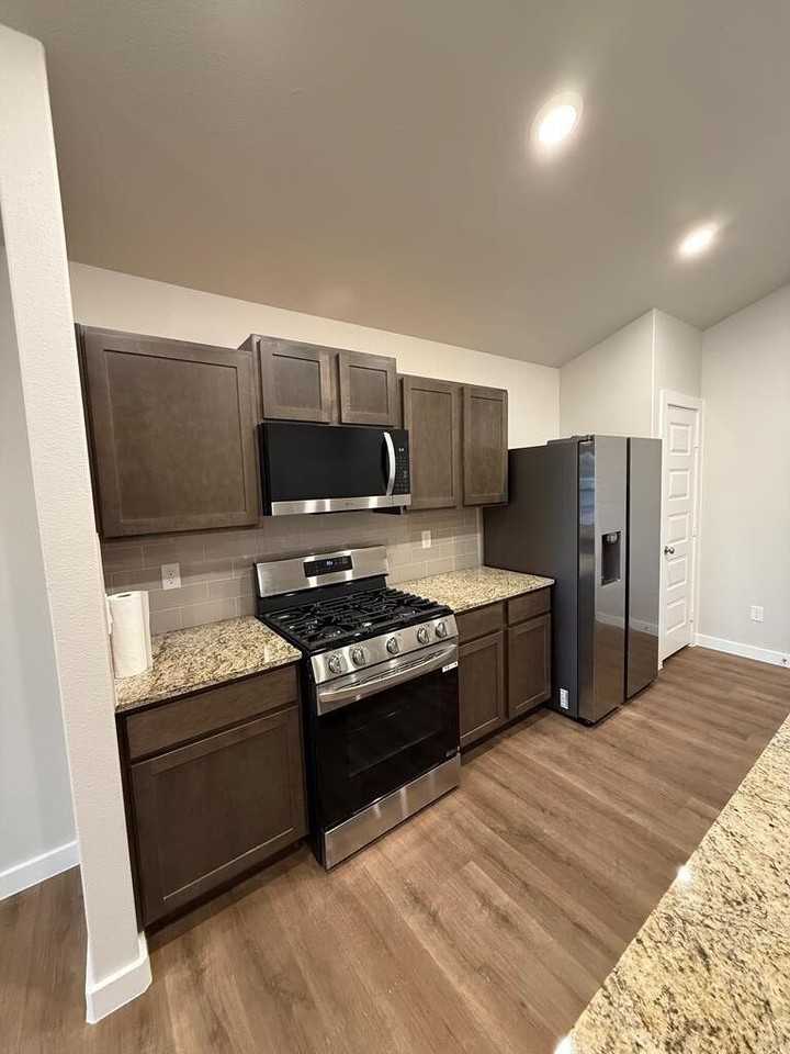 2512 Copperhead Rd - Photo 3 of 10