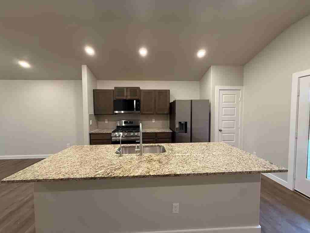 2512 Copperhead Rd - Photo 4 of 10