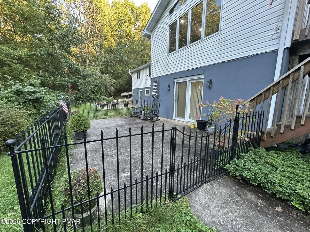 122 Nicoll Ln #B - Photo 2 of 28