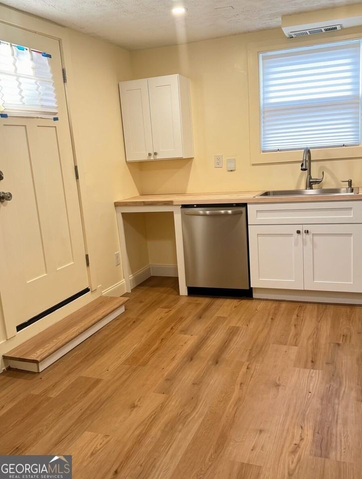 311 University Ave Sw - Photo 3 of 21