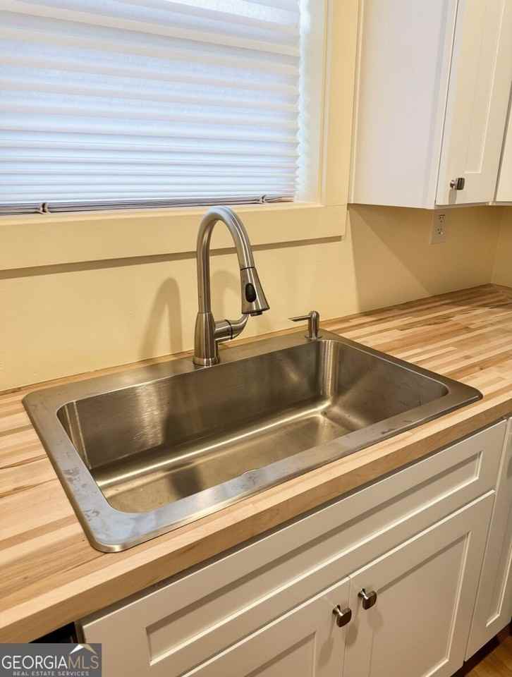 311 University Ave Sw - Photo 7 of 21