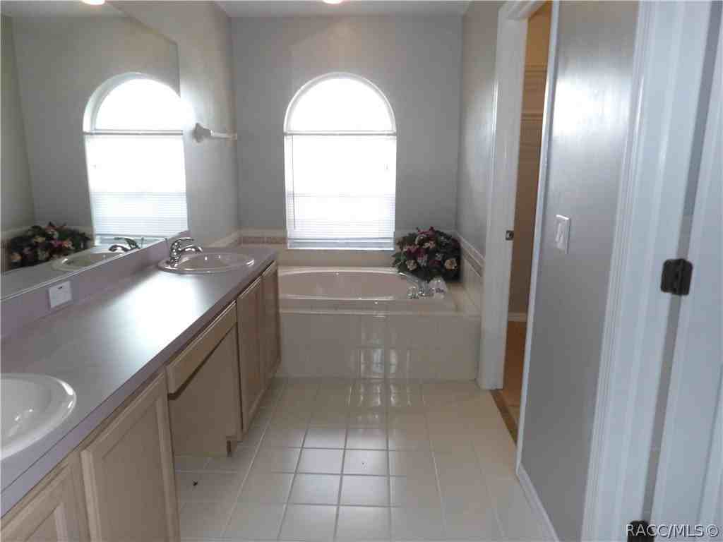 2520 N Trucks Ave - Photo 6 of 19