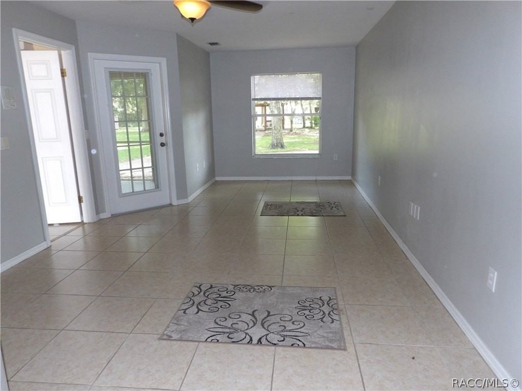 2520 N Trucks Ave - Photo 7 of 19