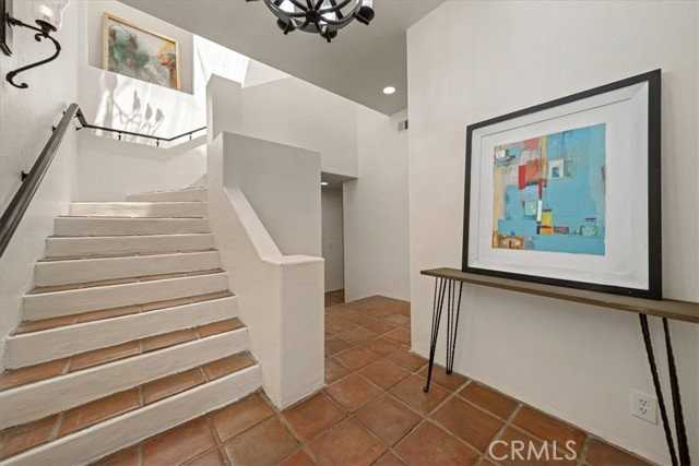 1046 Oro St - Photo 2 of 7
