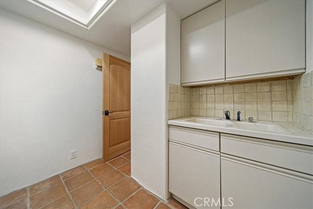 1046 Oro St - Photo 5 of 7