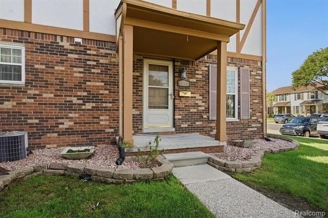 36511 Park Place Dr - Photo 3 of 32
